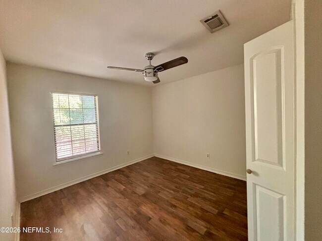 Building Photo - 5449 Fort Caroline Rd