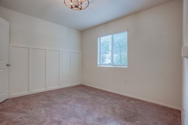 Building Photo - Beautiful 4 Bedroom Townhome! Built in 202...