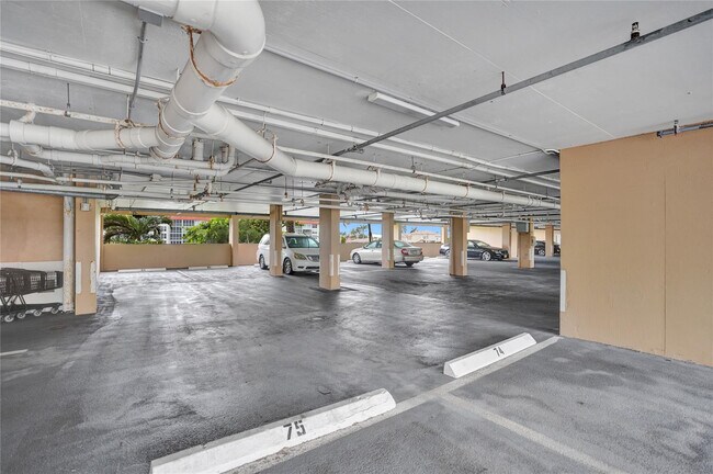 Building Photo - 1150 Hillsboro Mile