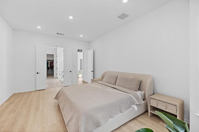 Building Photo - 1953 Varese Path