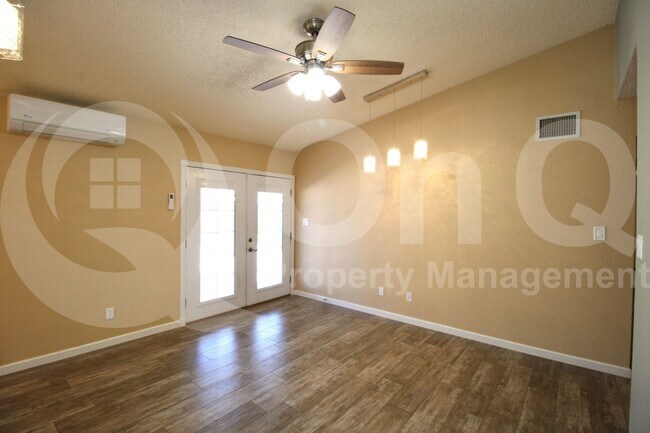 Building Photo - 2862 E Dolphin Ave
