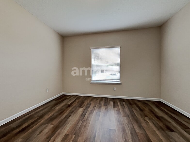 Building Photo - 197 Spruce Pt