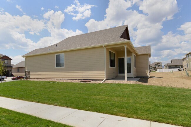 Building Photo - 3 Bedroom 2 Bath Ranch-Style Home