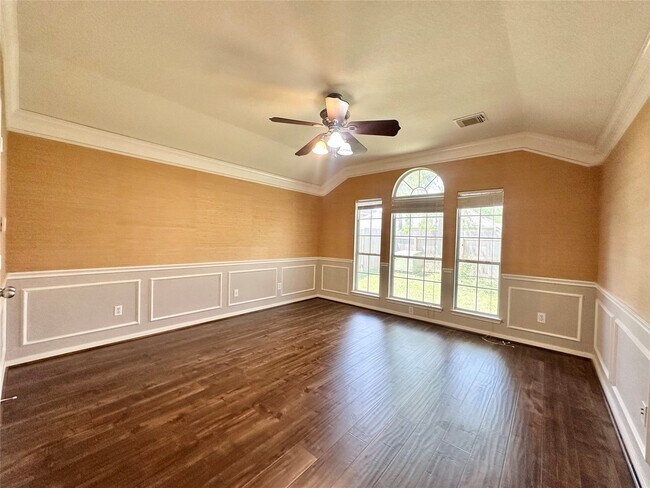 Building Photo - 19327 Gallatin Ln