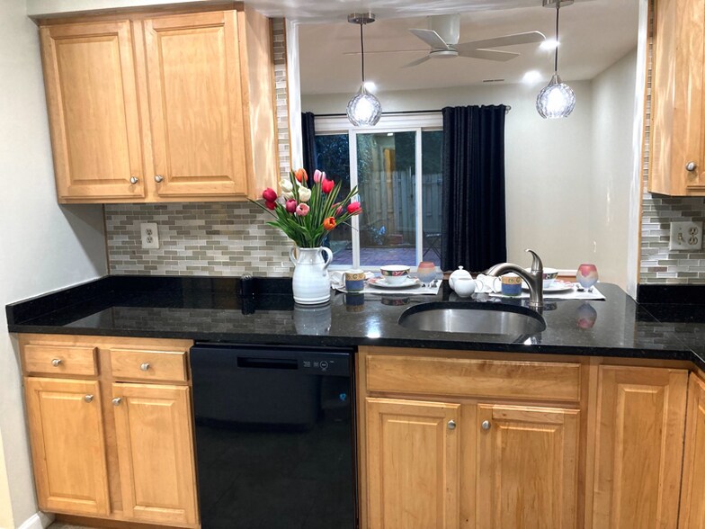 Building Photo - 1824 Bronzegate Blvd