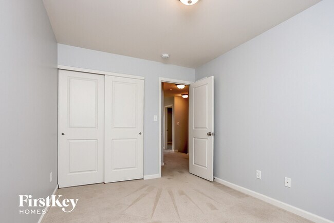 Building Photo - 6021 New Town Dr