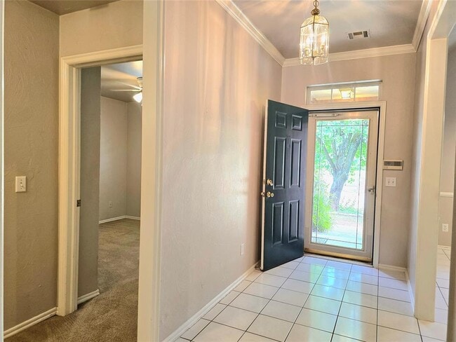 Building Photo - 1823 Chelsea Dr
