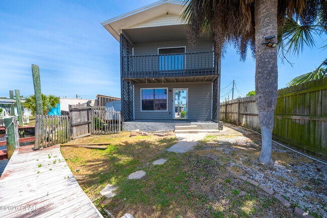 Building Photo - 929 Marina Dr