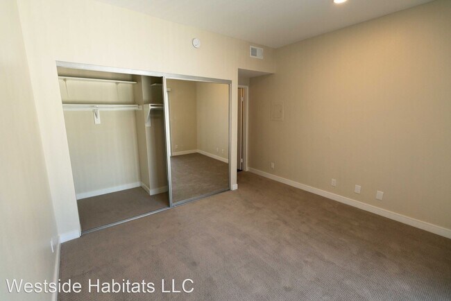 Building Photo - 7057 Lanewood Ave