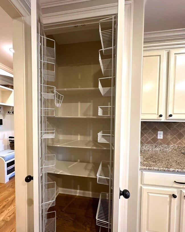 Building Photo - 5 Bedroom /4 Bath House in LAKELAND!!!