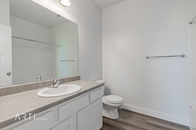 Building Photo - **Modern Comfort Awaits in Saratoga Spring...