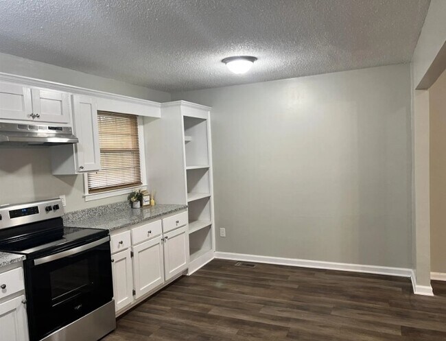 Building Photo - 751 Farrowood Dr
