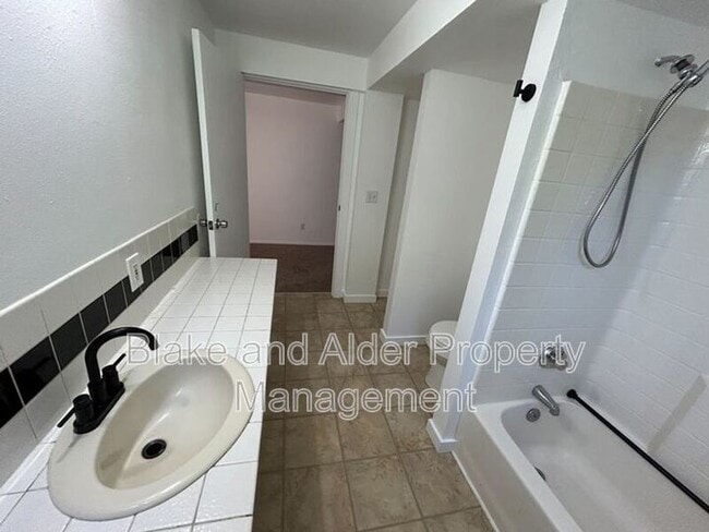 Building Photo - 198 NE 157th Ave