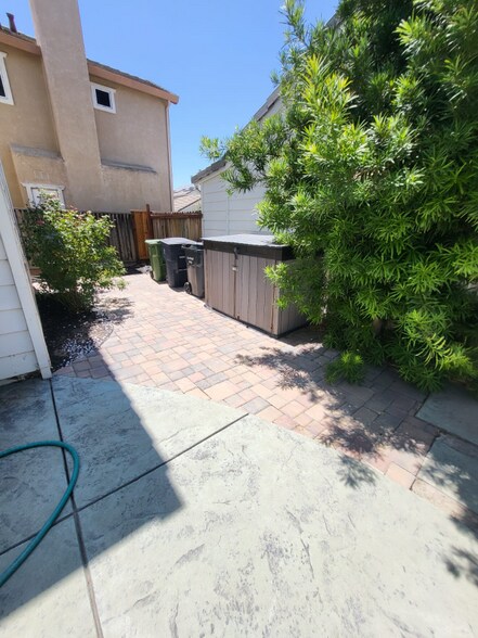 Building Photo - 949 Mason Ct