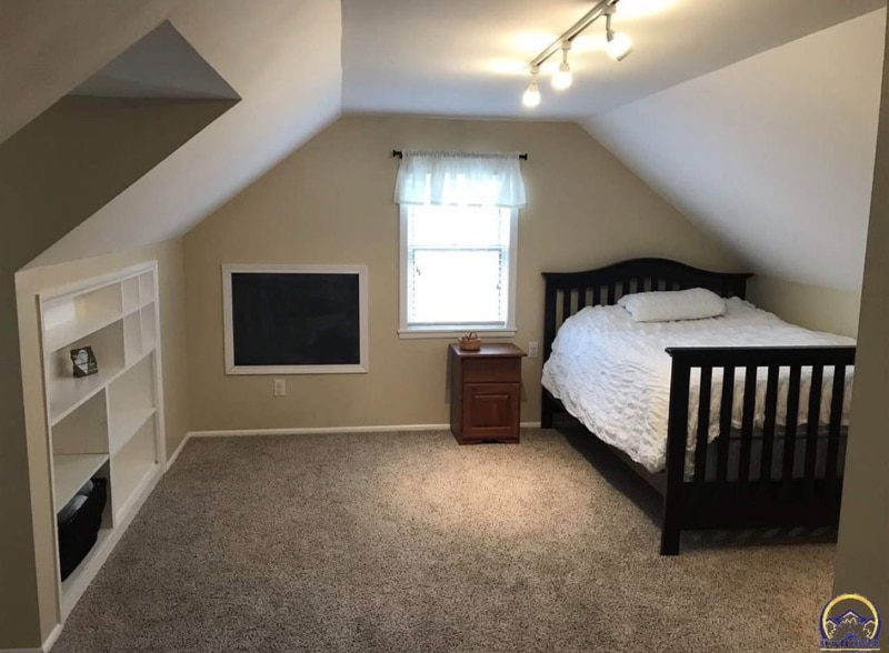 Building Photo - 800 SW High Ave