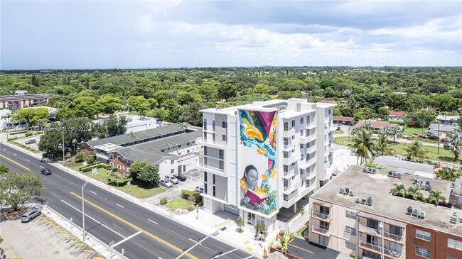 Building Photo - 475 NE 125th St