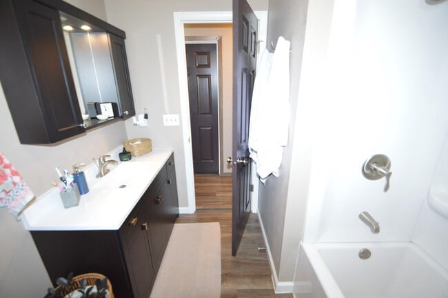 Building Photo - 610 Elizabeth St