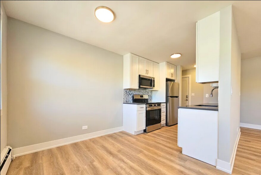 Building Photo - 531 W Aldine Ave