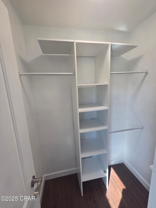 Building Photo - 1303 Sutherland Ct