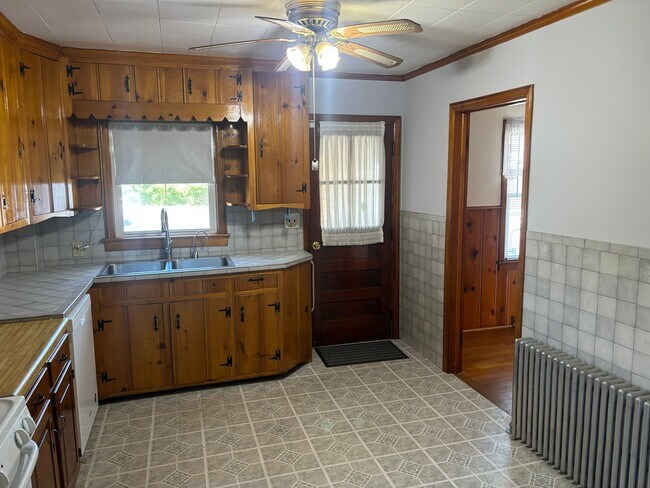 Building Photo - 2 Bedroom Apt for Rent!!