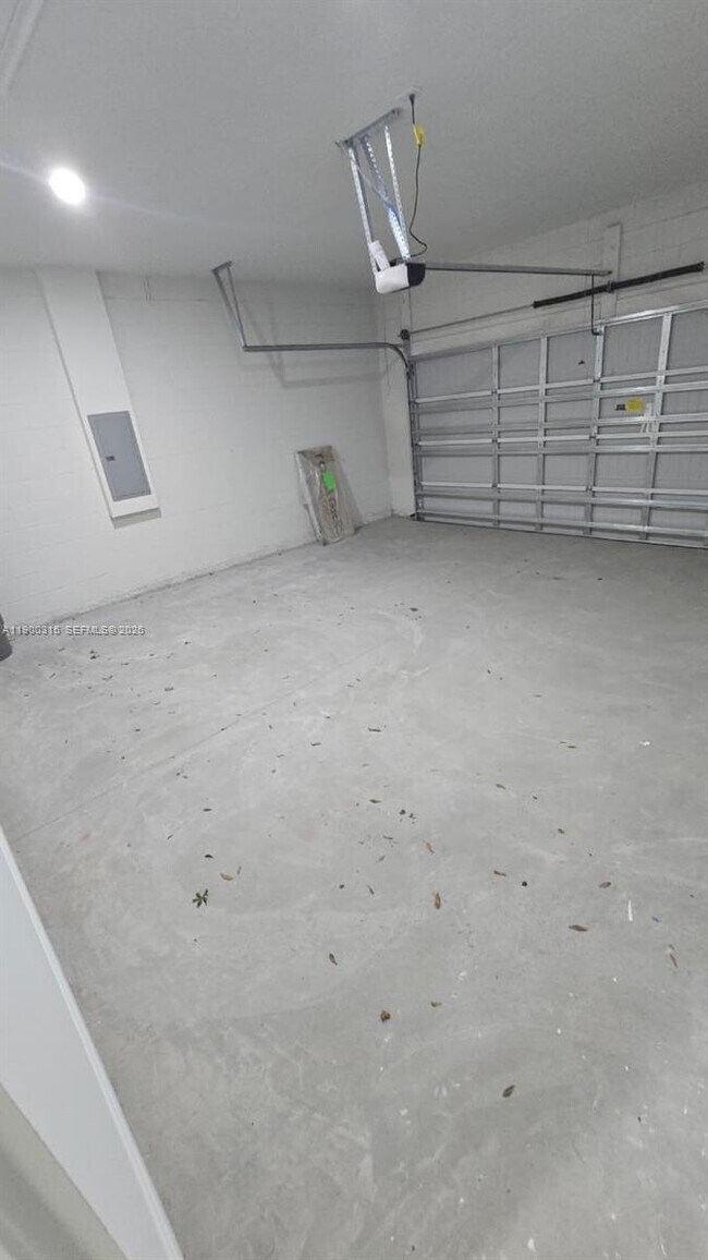 Building Photo - 16855 SW 18th Avenue Rd