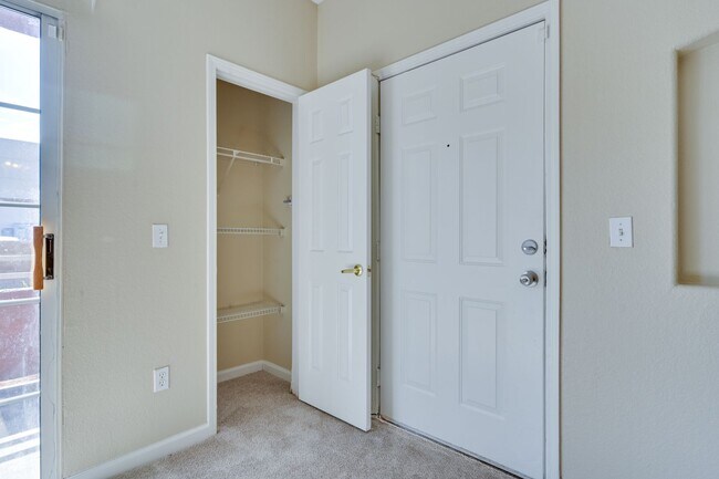 Building Photo - NE Near Nellis! Gated! Community Pool, Spa...