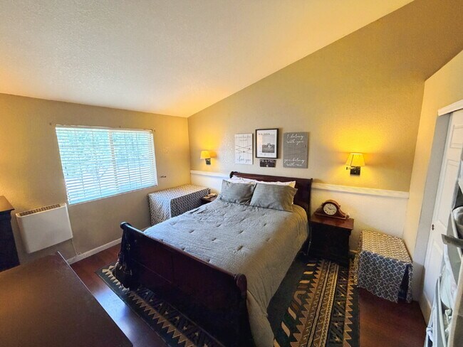 Building Photo - Rare opportunity to lease a golf course-view condo in one of Littleton's most convenient locations!