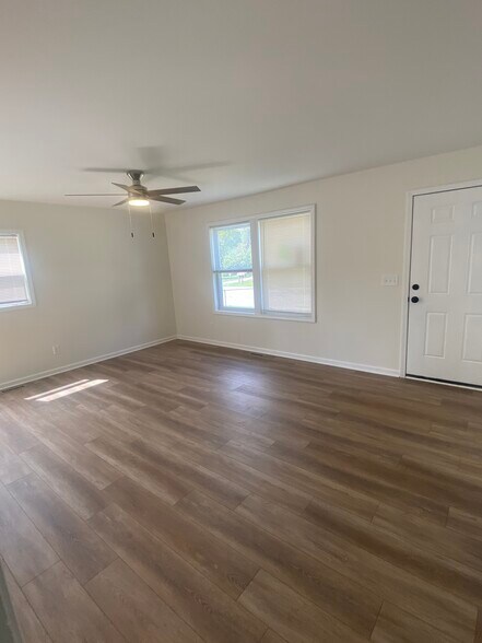 Building Photo - 291 Dakota St