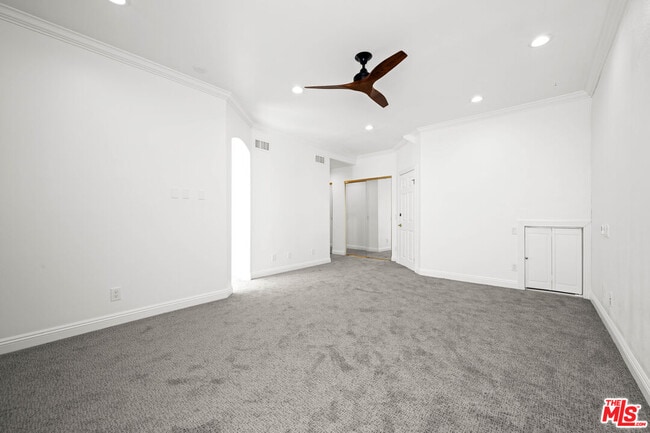 Building Photo - 500 Smithwood Dr