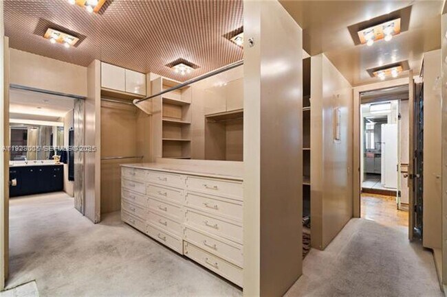 Building Photo - 11111 Biscayne Blvd