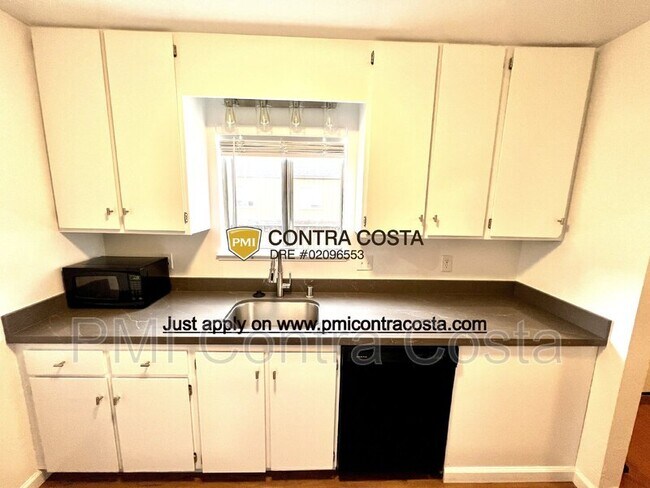 Building Photo - 1060 Oak Grove Rd