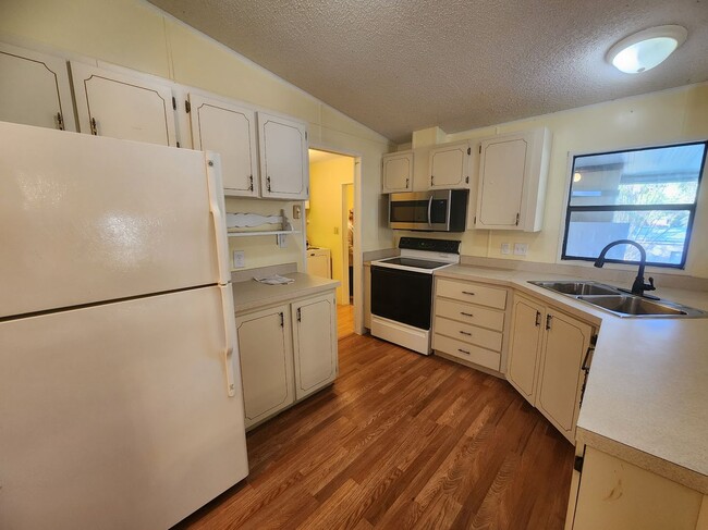 Building Photo - 2br - 2 Bed 2 Bath with Bonus space and 11x20 shed