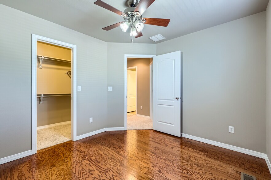 Building Photo - 8883 White Prairie Vw