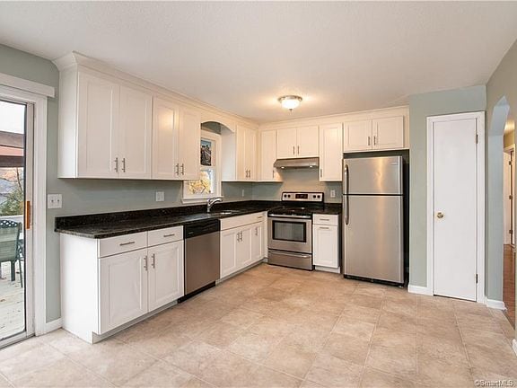 Building Photo - 7 Black Birch Rd