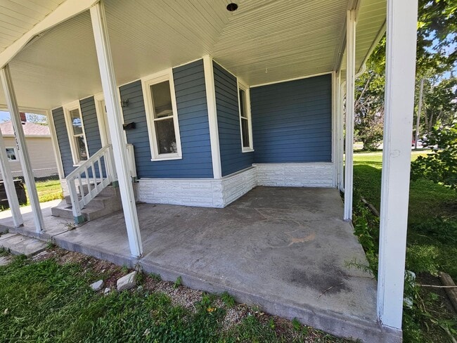 Building Photo - SW 3 Bedroom 1 bath, Newly updated, Large ...