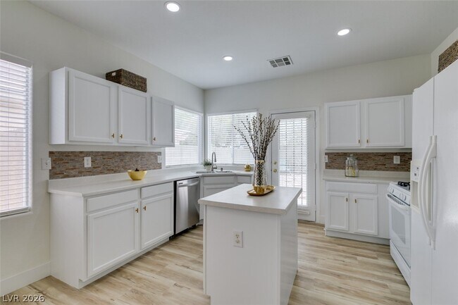 Building Photo - 10959 Pumpkin Ridge Ave