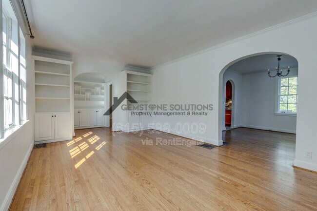 Building Photo - 502 32nd Ave S