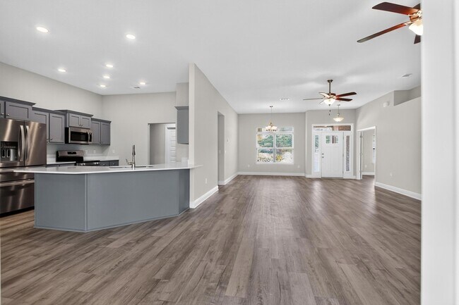 Building Photo - 5823 Crestlake Dr