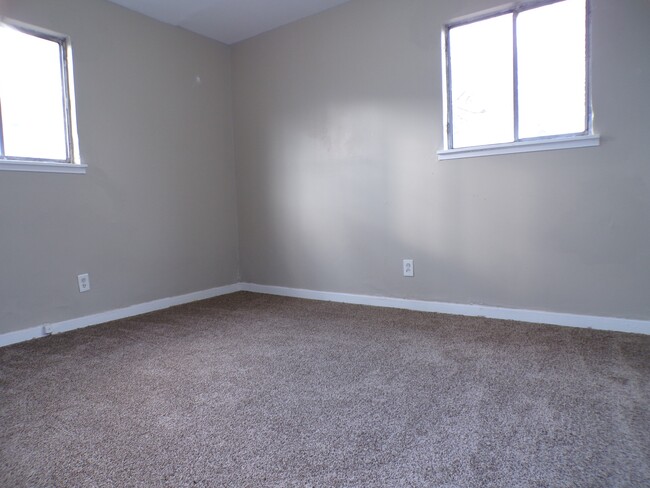 Building Photo - 3145 34th Ct N