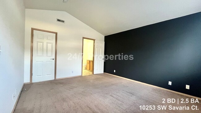 Building Photo - Spacious 2 BD | 2.5 BA Townhome w/ Vaulted Ceilings - Beaverton