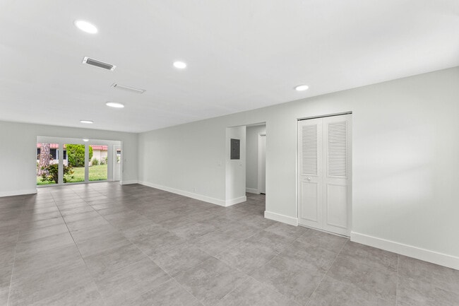 Building Photo - 711 Laconia Cir