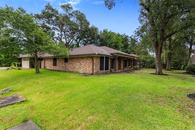 Building Photo - 2101 Lamar Dr