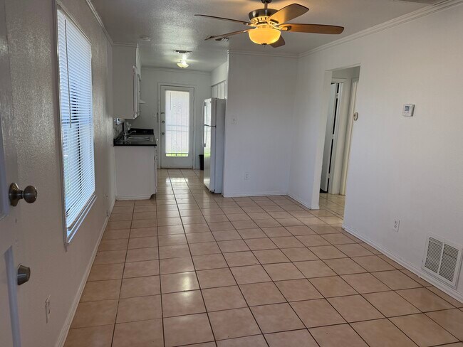 Building Photo - 2934 Chestnut Ave