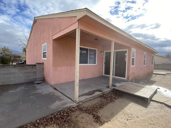 Building Photo - CUTE and COZY - MUST SEE HOME