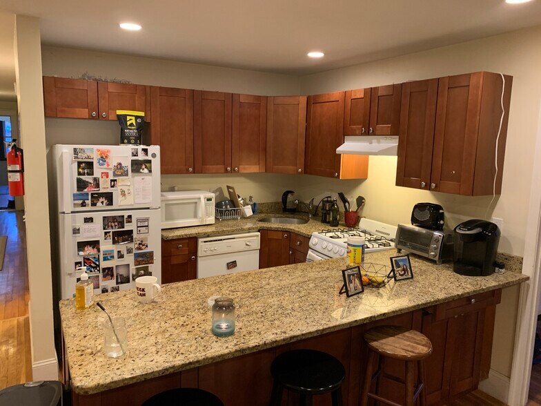 Building Photo - 62 Egmont St