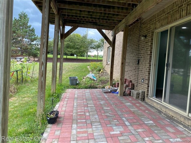 Building Photo - 39206 Silverthorne Bend