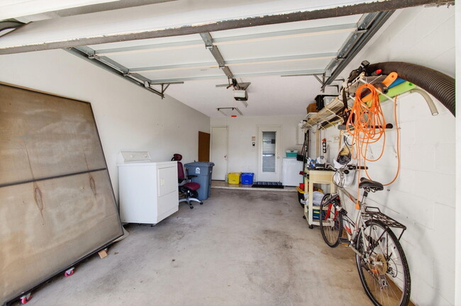 Building Photo - 10244 Dovewood Ln