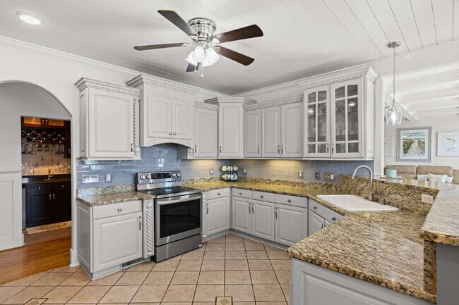 Building Photo - 112 Cherry Grove Dr