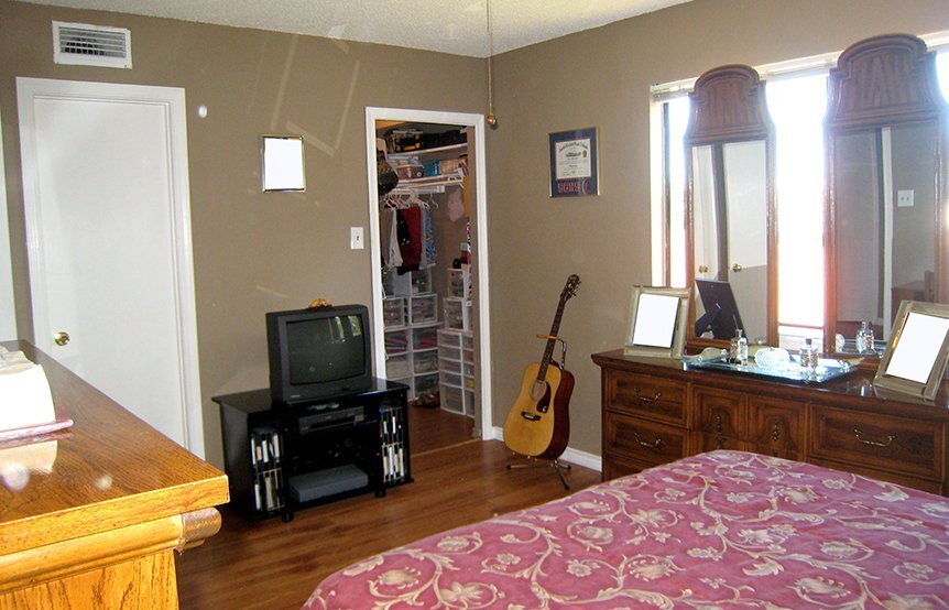 Building Photo - 2406 High Hollow Dr