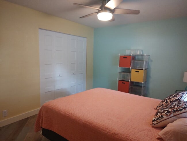 Building Photo - "Fully Furnished 2-Bedroom 2 Full Baths in New Port Richey – Your Perfect Retreat Awaits!"